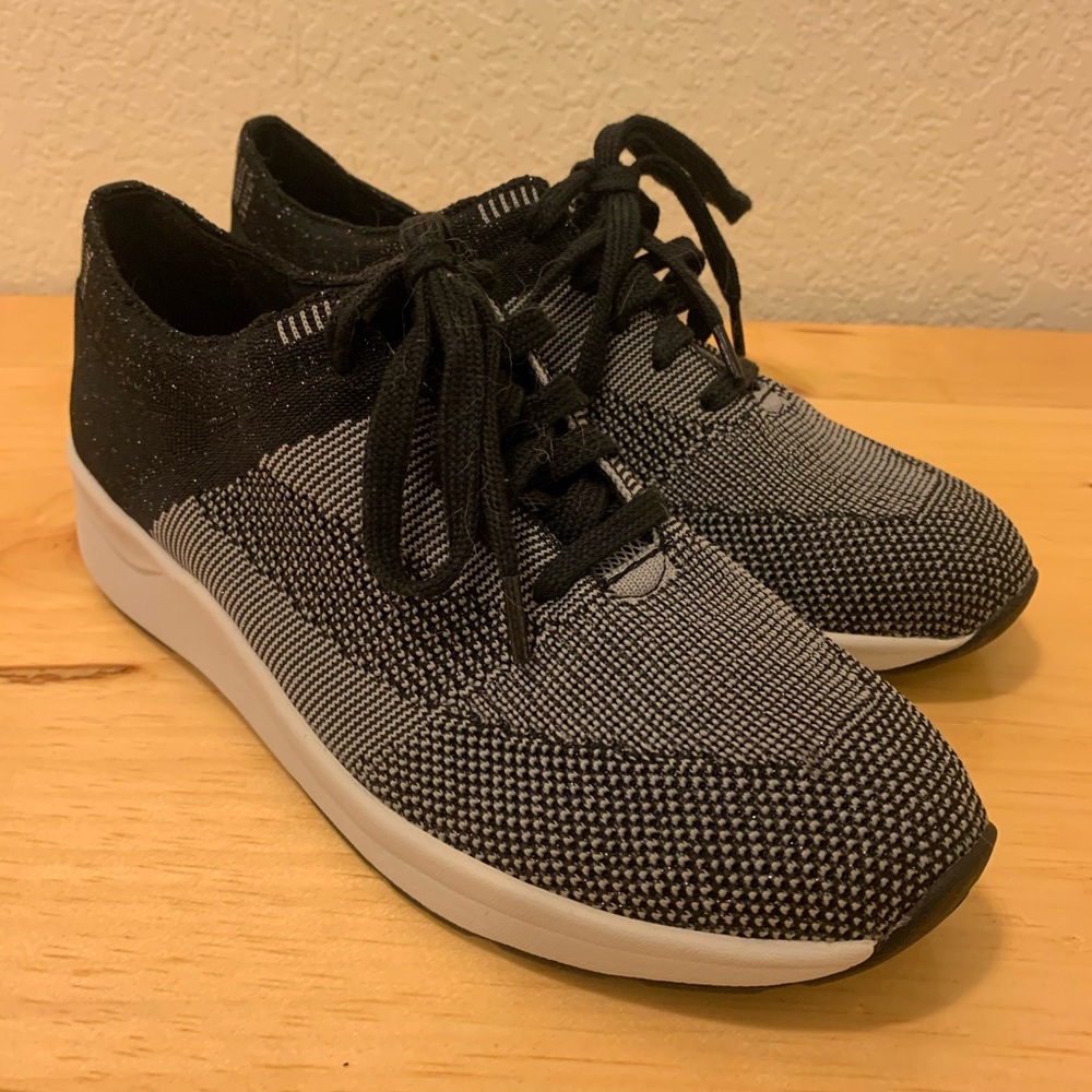 Easy Spirit Sneaker